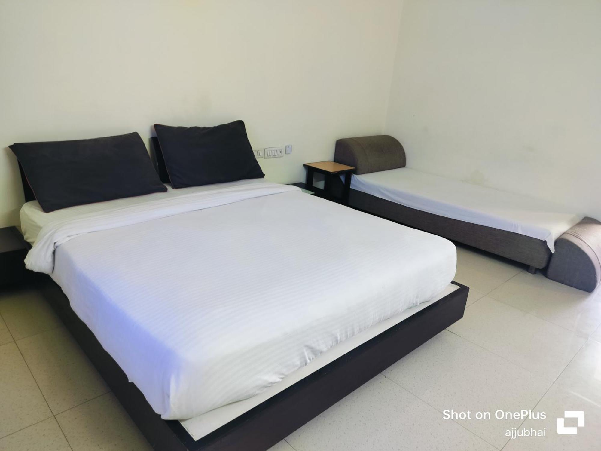 Hotel Sun N Step Club Ahmedabad Exterior foto